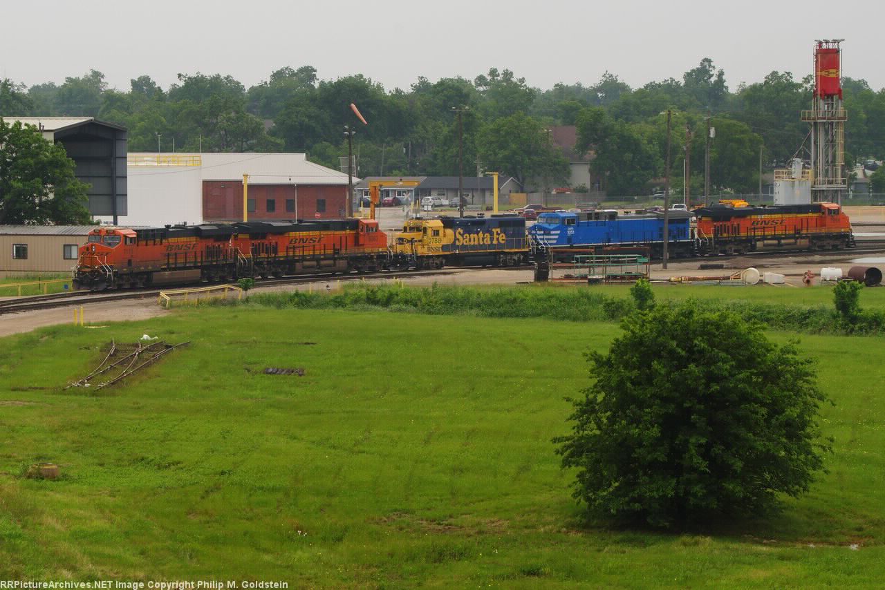 BNSF 7111, 8063, 2788, CEFX 1051, BNSF 7888